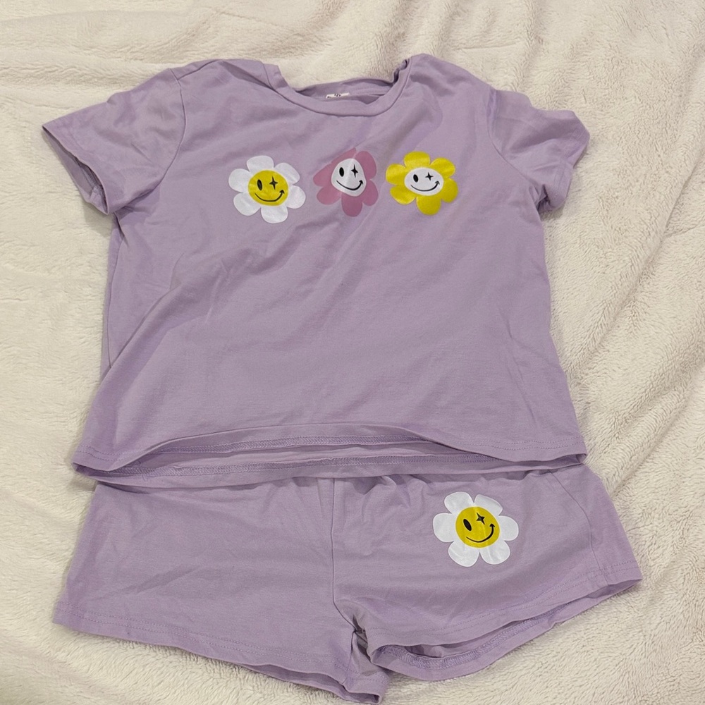 SHEIN Lavender Daisy Smile Kids Pajama Set